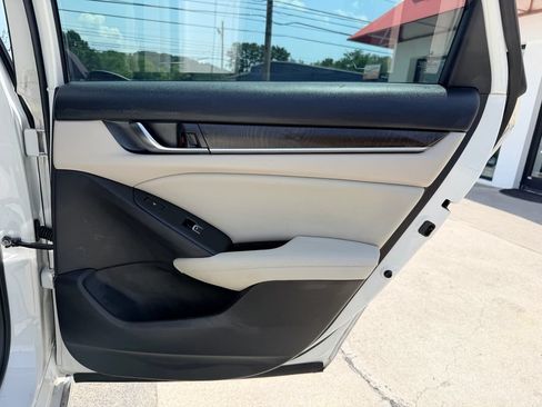 Used 2018 Honda Accord Touring image 25