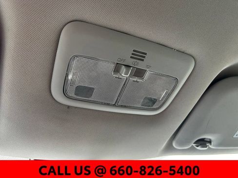 Used 2019 Toyota Corolla SE w/ Body Protection Package FWD image 17