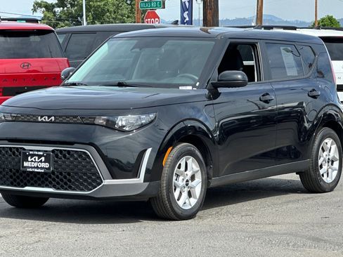 Used 2025 Kia Soul LX w/ LX Technology Package FWD image 9
