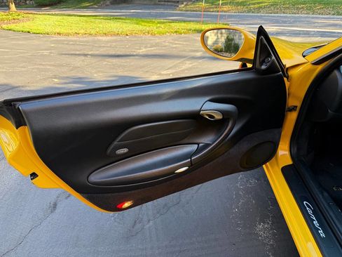 Used 2001 Porsche 911 Carrera image 97