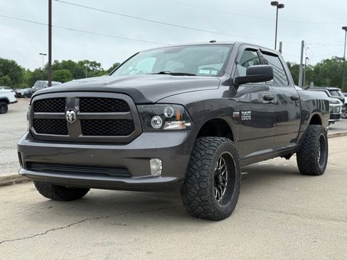 Used 2017 RAM 1500 Express w/ Express Value Package AWD/4WD image 2