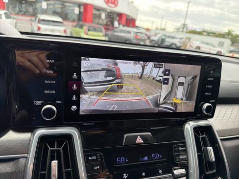 Used 2023 Kia Sorento SX image 7