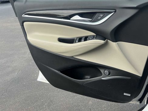 Used 2021 Buick Enclave Essence w/ Sport Touring Edition image 18