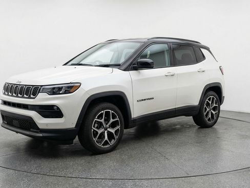 Used 2025 Jeep Compass Limited AWD/4WD image 3