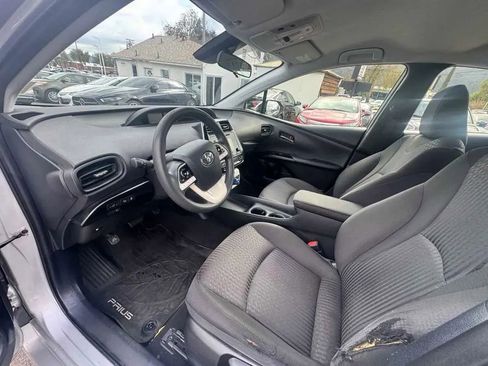 Used 2018 Toyota Prius Two w/ Prius Two Safety Plus Package FWD image 8