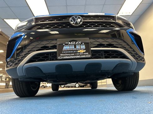 Used 2024 Volkswagen Taos SE image 15