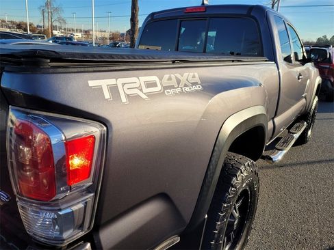 Used 2021 Toyota Tacoma TRD Off-Road w/ TRD Premium Off Road Package image 8
