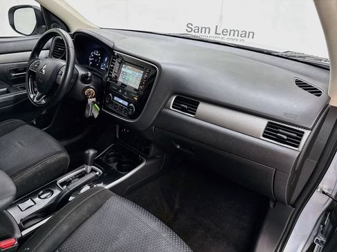 Used 2017 Mitsubishi Outlander ES FWD image 26