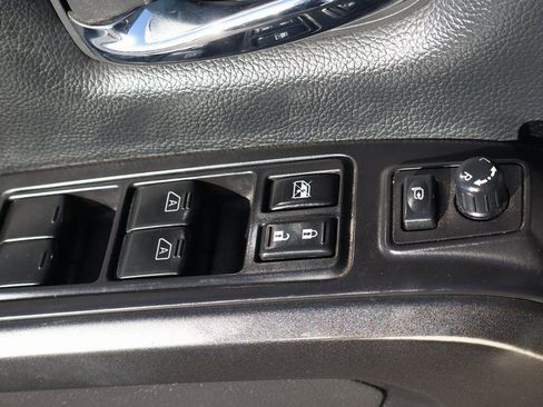 Used 2021 Nissan Titan PRO-4X w/ Pro-4x Convenience Package AWD/4WD image 18