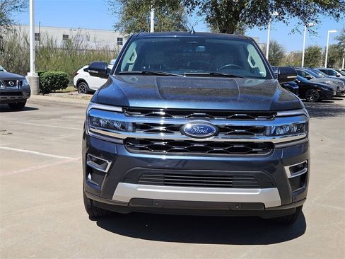 Used 2024 Ford Expedition Limited image 3