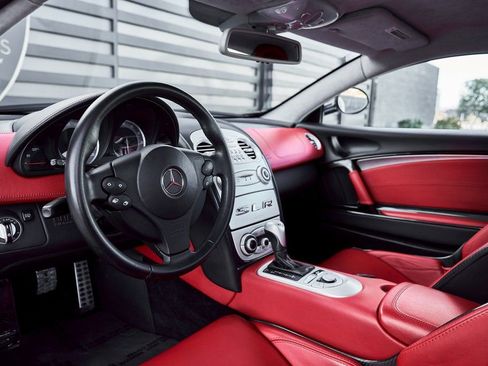 Used 2006 Mercedes-Benz SLR image 2