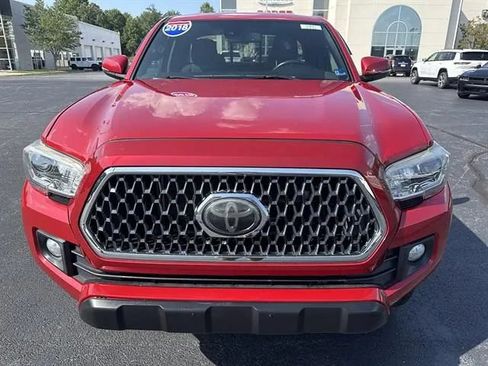 Used 2018 Toyota Tacoma TRD Off-Road AWD/4WD image 2