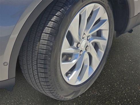 New 2025 Land Rover Discovery S image 35