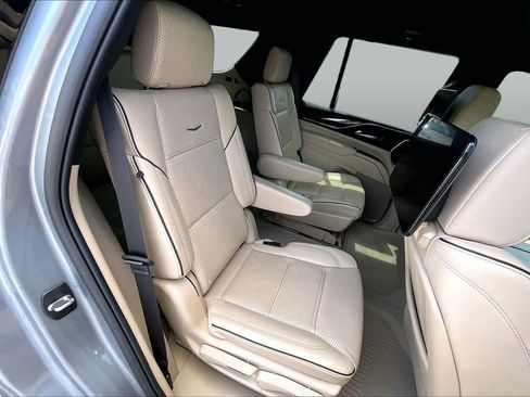 Used 2024 Cadillac Escalade Premium Luxury AWD/4WD image 20