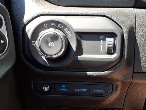 Used 2023 Jeep Wrangler Unlimited Sahara w/ Cold Weather Group AWD/4WD image 25