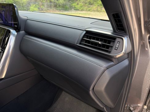 Used 2024 Lexus LX 600 F Sport image 17