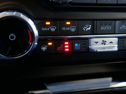 Used 2025 Ford F450 Lariat w/ FX4 Off-Road Package image 24