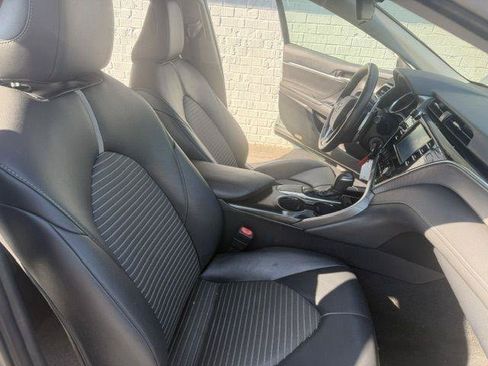 Used 2018 Toyota Camry SE FWD image 10
