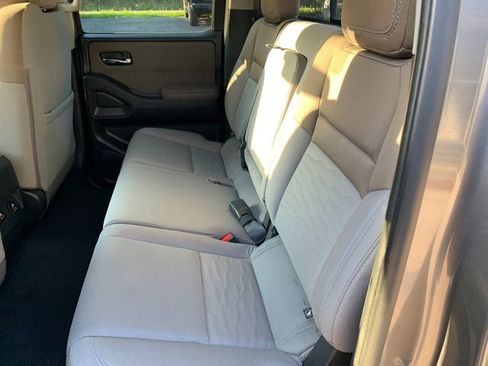 Used 2022 Nissan Frontier SV AWD/4WD image 16