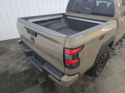 Used 2022 Nissan Frontier PRO-4X image 11