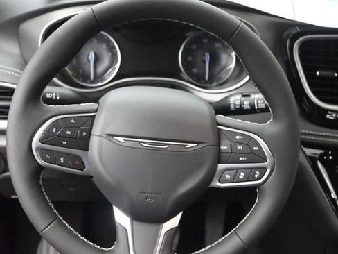 New 2027 Chrysler Pacifica Select w/ Family Tech Group AWD/4WD image 28