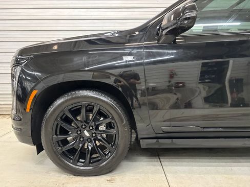 Used 2025 Cadillac Escalade Sport Platinum AWD/4WD image 4