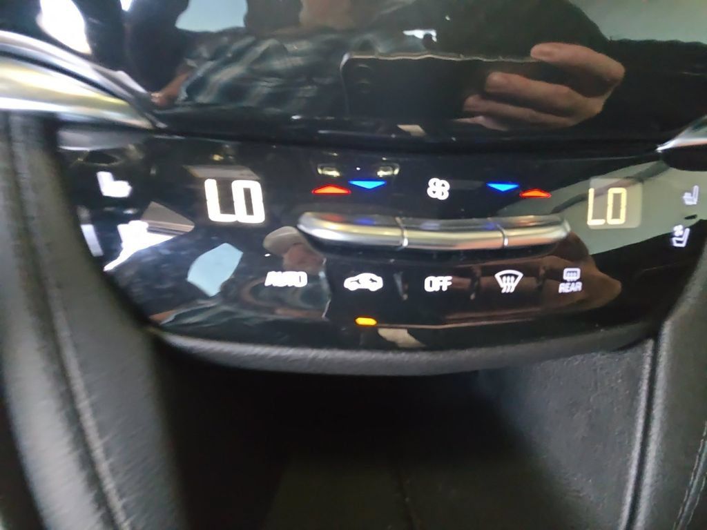 Used 2024 Cadillac XT6 Sport w/ Technology Package AWD/4WD image 17