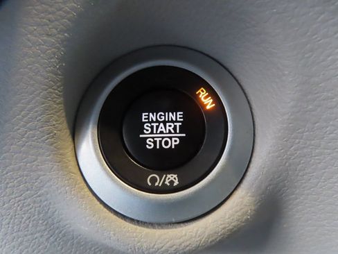 Certified 2024 Chrysler Pacifica Touring-L FWD image 12