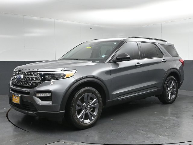 Certified 2023 Ford Explorer XLT w/ Equipment Group 202A AWD/4WD image 3