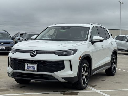 New 2026 Volkswagen Tiguan SE FWD image 9