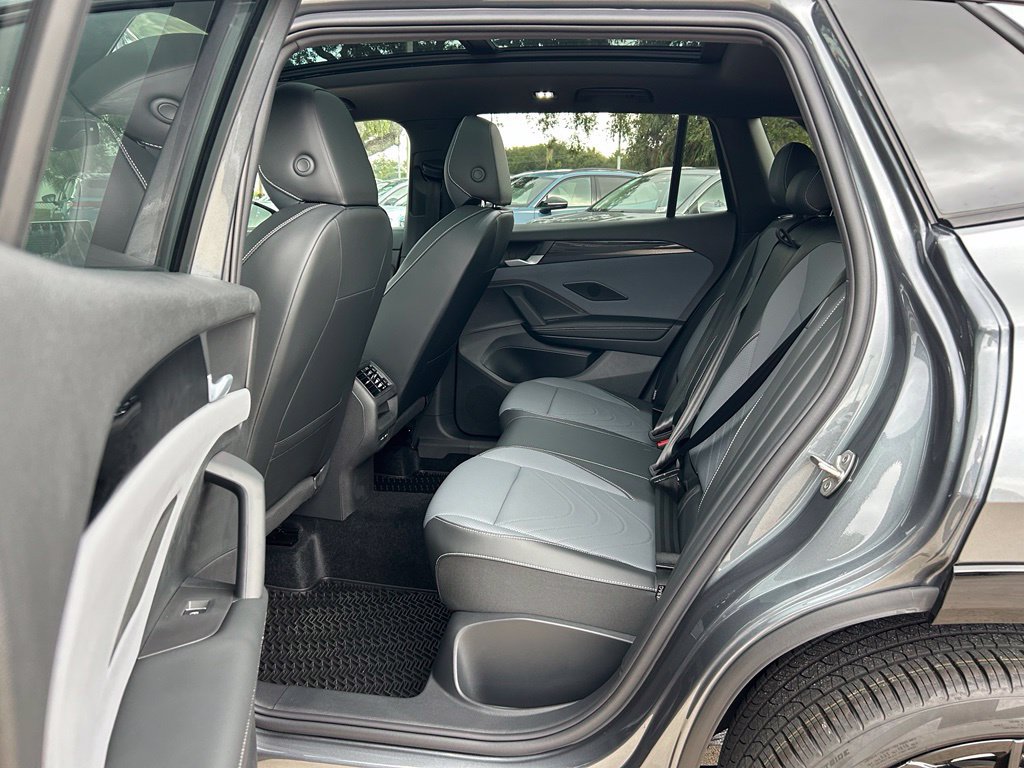 New 2026 Volkswagen Tiguan SE R-Line FWD image 47