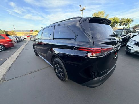 Used 2026 Toyota Sienna XLE Woodland Edition AWD/4WD image 6