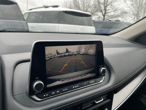 Used 2025 Nissan Rogue SV image 27