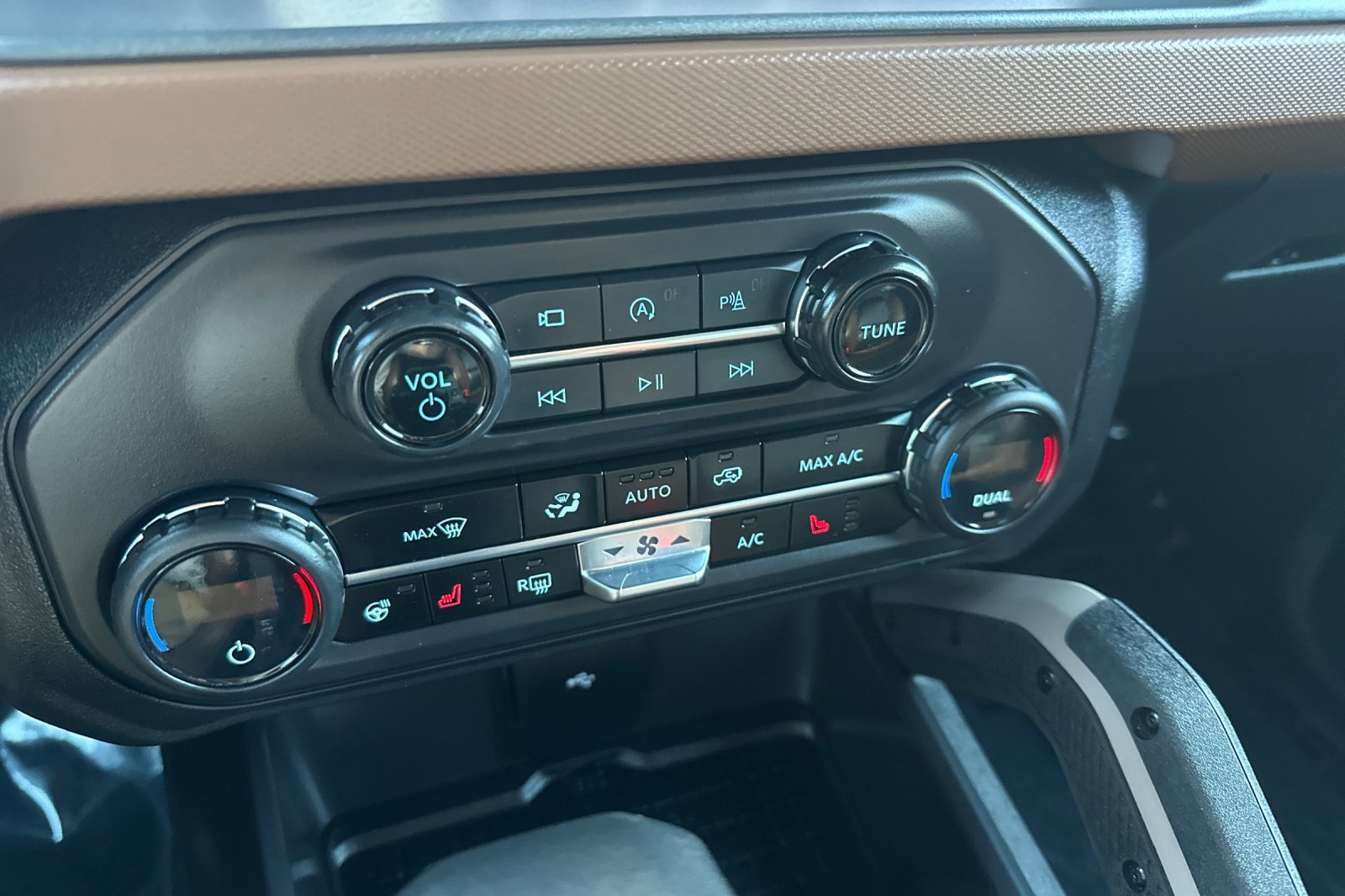 Used 2024 Ford Bronco Outer Banks w/ Sasquatch Package AWD/4WD image 27