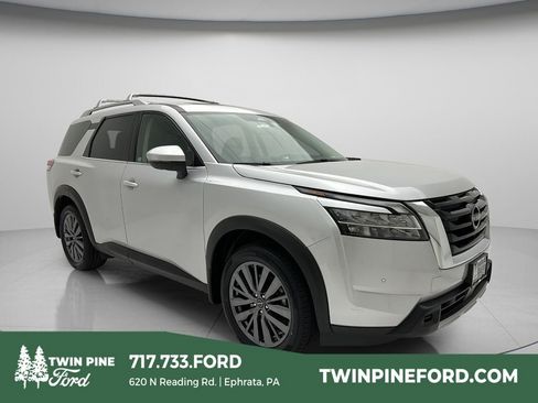 Used 2024 Nissan Pathfinder SL w/ SL Premium Package AWD/4WD image 1