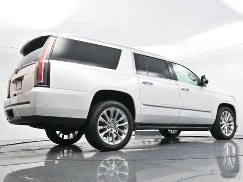 Used 2017 Cadillac Escalade ESV Luxury image 56
