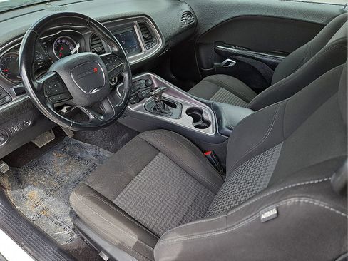 Used 2021 Dodge Challenger SXT w/ Driver Convenience Group RWD image 17