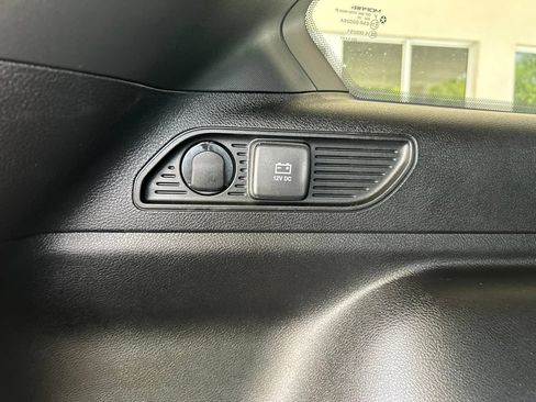 Used 2025 Jeep Grand Cherokee Laredo AWD/4WD image 33