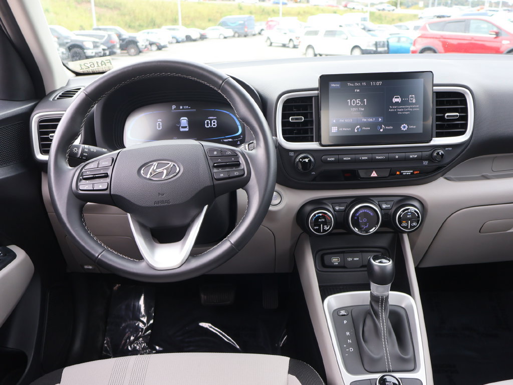 Used 2025 Hyundai Venue SEL FWD image 17