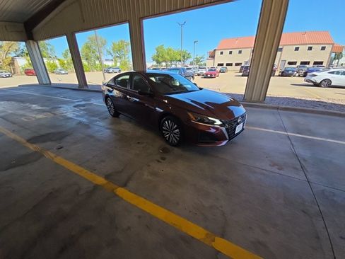 Used 2025 Nissan Altima 2.5 SV FWD image 6