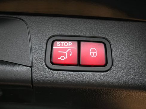 Used 2022 Mercedes-Benz GLB 250 w/ Premium Package Lite image 20