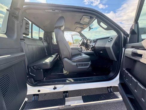 Used 2011 Ford F250 Lariat w/ Chrome Pkg image 33