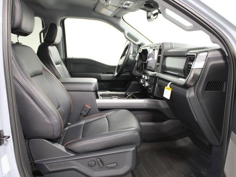 New 2026 Ford F250 Lariat w/ Black Appearance Package image 29