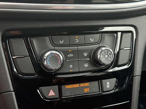 Used 2022 Buick Encore Preferred FWD image 19