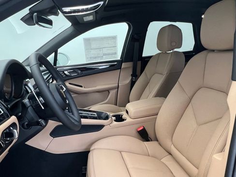 Used 2025 Porsche Macan image 5
