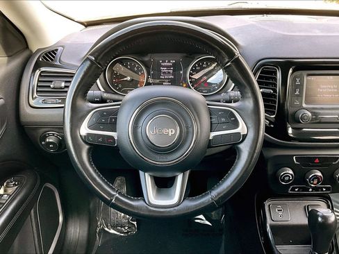 Used 2018 Jeep Compass Latitude FWD image 20