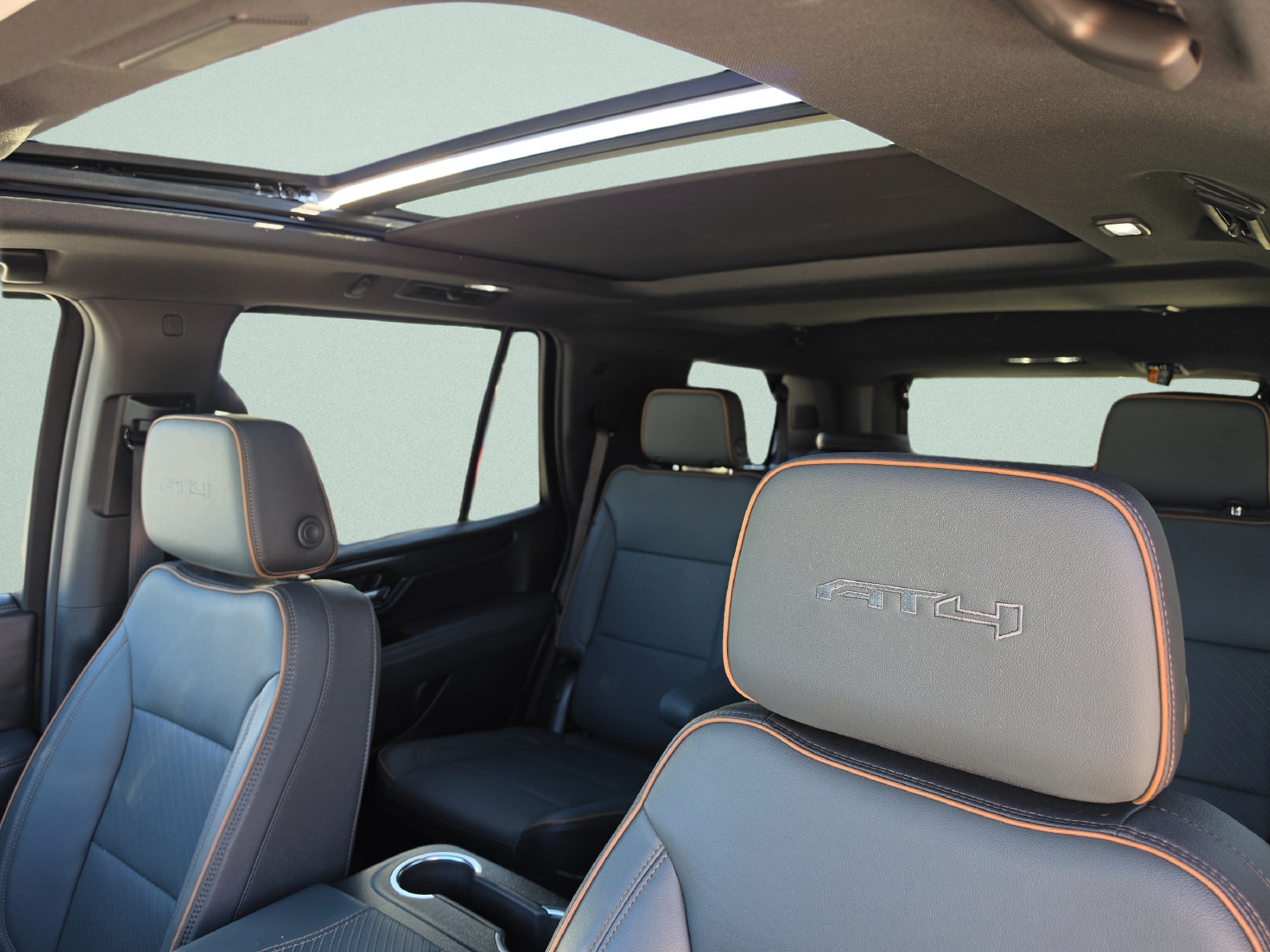 Used 2025 GMC Yukon AT4 w/ AT4 Premium Package AWD/4WD image 25