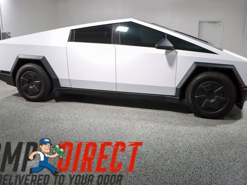 Used 2024 Tesla Cybertruck AWD Crew Cab image 6