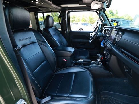 Used 2022 Jeep Wrangler Unlimited Sahara w/ Cold Weather Group AWD/4WD image 29