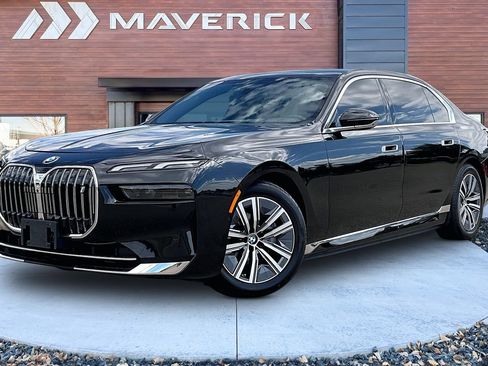 Used 2024 BMW i7 eDrive50 RWD image 3